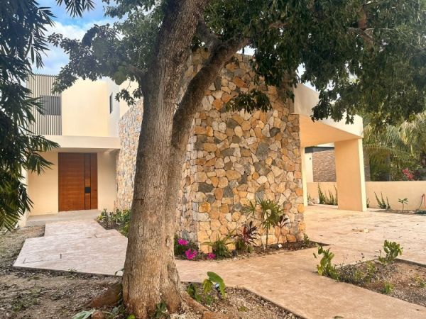  Casa nueva en venta en privada Punta Lago.